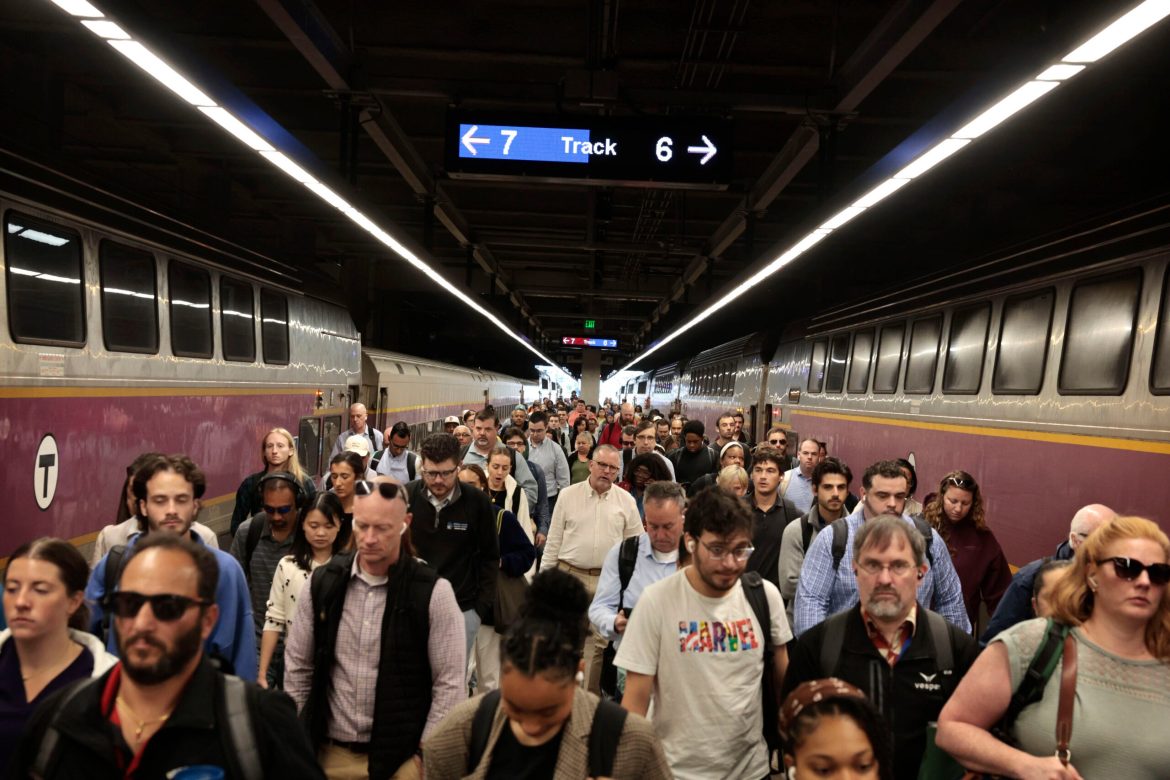 Signal issues cause multiple delays and cancellations on at least 6 commuter rail lines